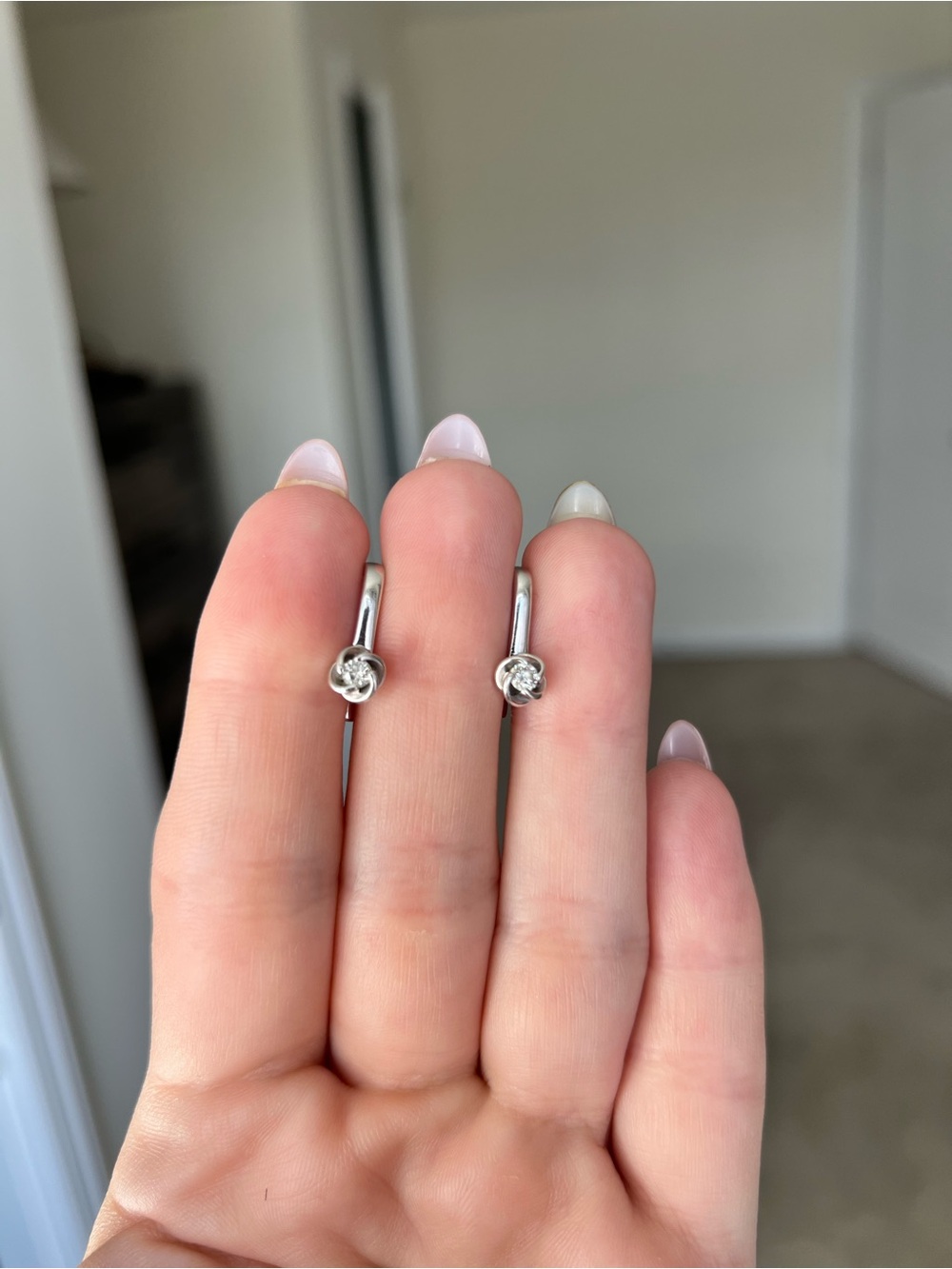 14K White Gold Diamond Earrings – 0.20 ct – 585 – Leverback